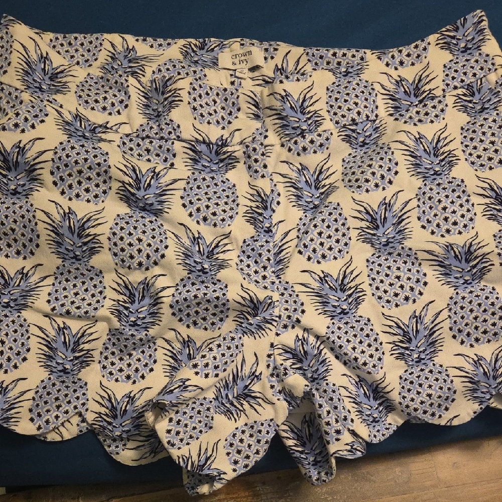 Crown & Ivy Women's Blue Pineapple Print Shorts